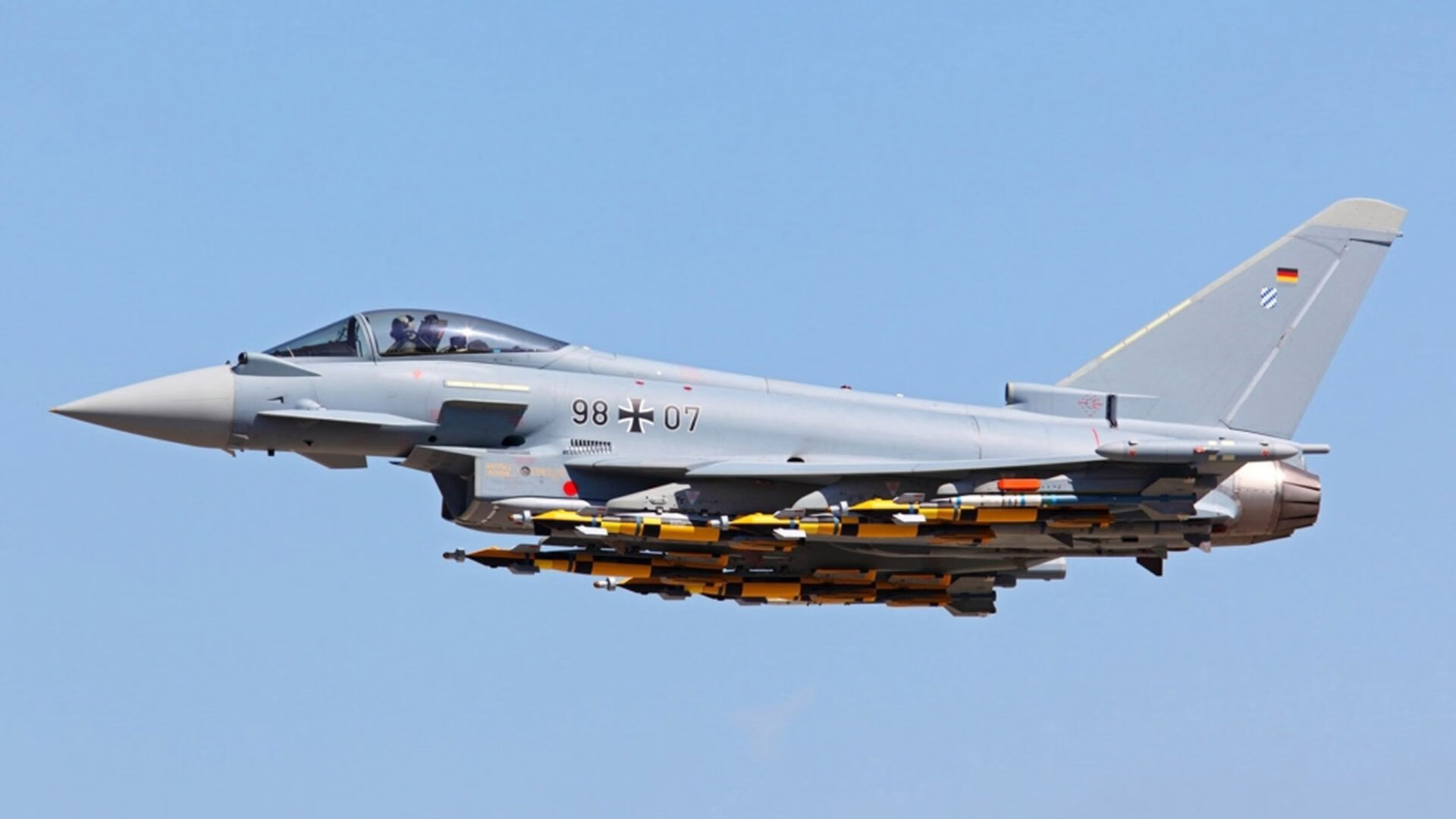 中澳混合泳对决 千分之一秒定胜负，澳大利亚男女混合泳接力